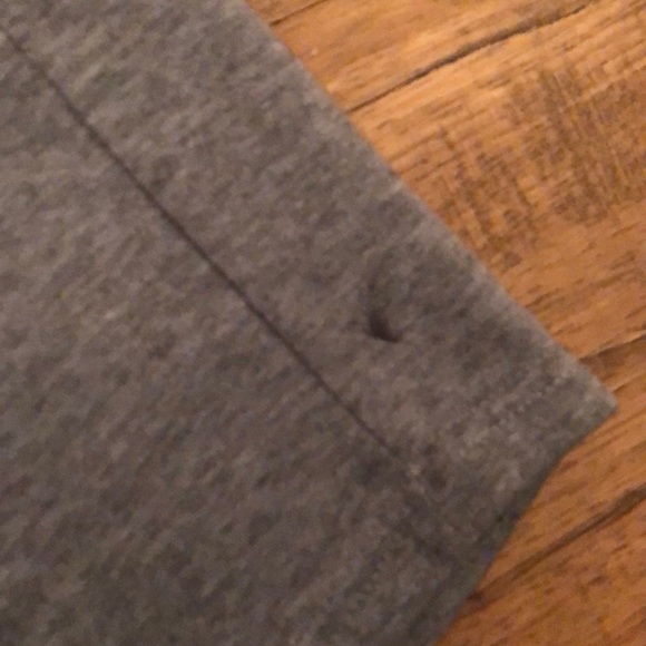 Grey shorts - Picture 3 of 4